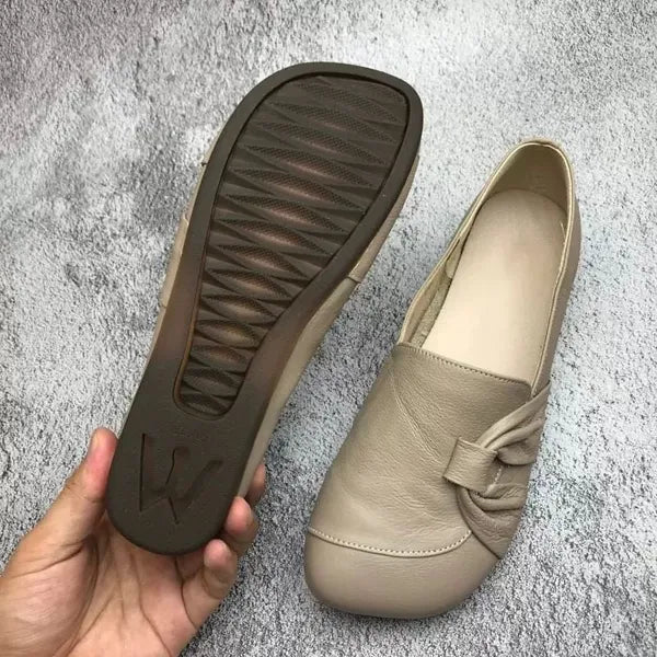 Rutschfeste Damenschuhe mit weicher Dämpfung und starker Fußgewölbeunterstützung für maximalen Komfort.