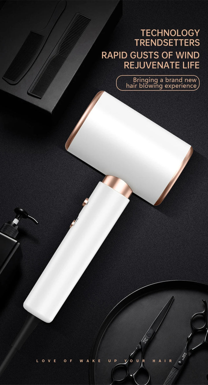 Dieser professionelle Haartrockner 2400W mit Ionen-Technologie minimiert Frizz effektiv.