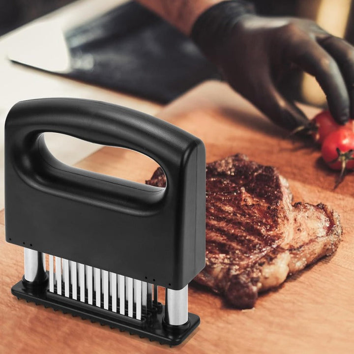 Der 48-Klingen Fleischzartmacher aus Edelstahl für optimales Marinieren und Gourmet-Zubereitungen.