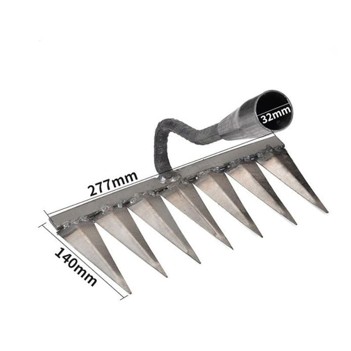 Mit dieser Stahlharke gelingt Unkrautjäten schnell und einfach – für einen gepflegten, schönen Garten.