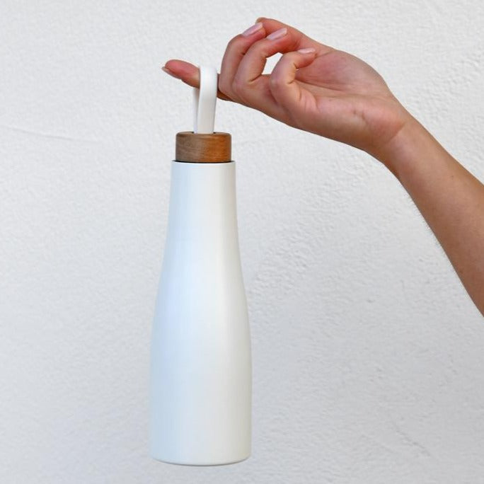Hochwertige Isolierflasche 500ml hält Heißgetränke warm, Kaltgetränke kühl. Perfekte Trinkflasche für Outdoor.