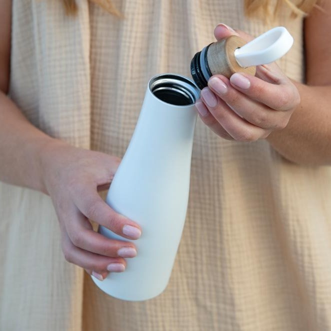 Edle 500ml Thermosflasche, doppelwandig isoliert für langanhaltend heiße oder kalte Getränke. Für jeden Tag.