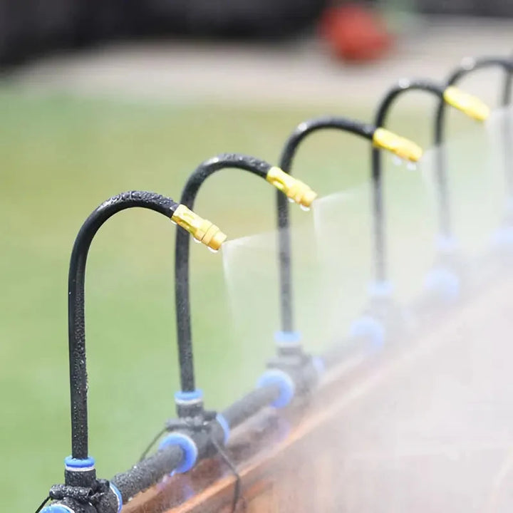 Effizientes Garten Vernebelungssystem kühlt Terrasse & bewässert Pflanzen im Außenbereich, ideal für Sommer.