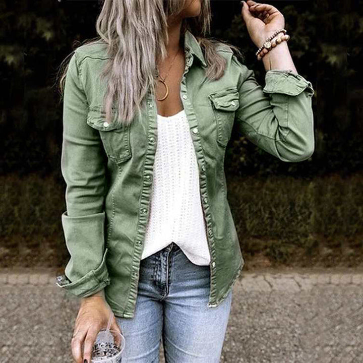 Leichte & bequeme Damen Jeansjacke, tailliert für eine schmeichelhafte Silhouette, ideal für warme Tage.