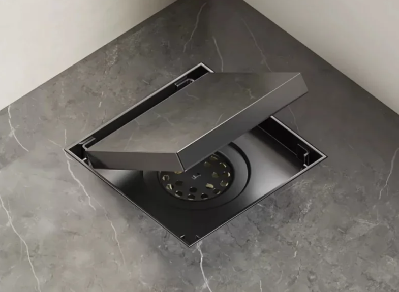 Quadratischer Abfluss aus rostfreiem Edelstahl für barrierefreie Duschen.