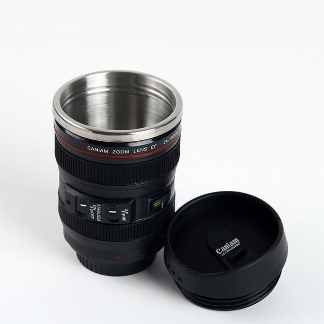 Realistischer Kamera Zoomobjektiv Becher, schwarz, ideal für Fotografen & Kaffee unterwegs. Stylisches Gadget.