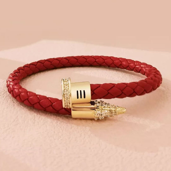 Unisex Nagel Armband mit elegantem Flecht-Design. Modernes Schmuck-Accessoire für jeden Anlass.