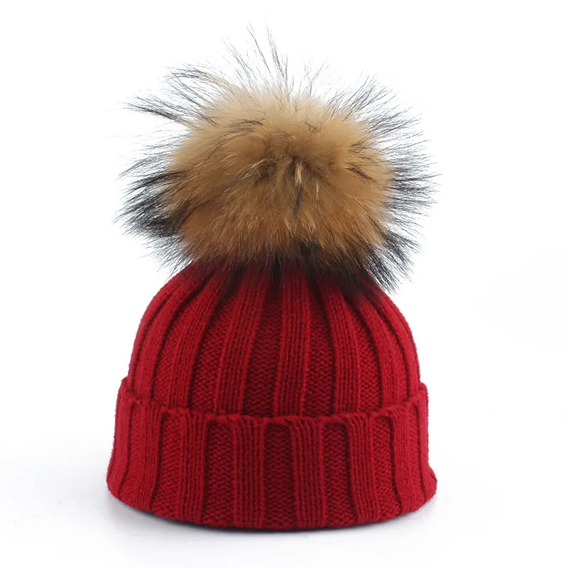 Weiche Damen Strickmütze mit großem Bommel, kuschelig warm & perfekt für Herbst/Winter.