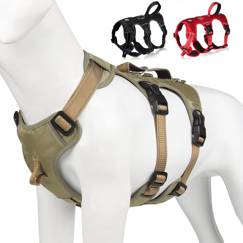 Komfortables reflektierendes Hundegeschirr mit Anti-Zieh-Funktion, ideal für nächtliche Spaziergänge.