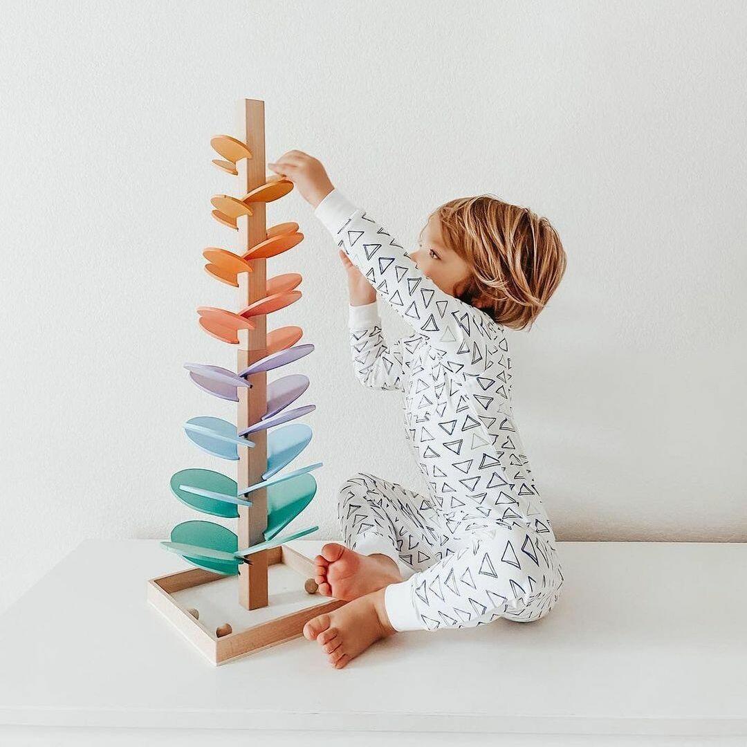 Nachhaltiger Regenbogen-Klangbaum aus Holz für Babys & Kleinkinder; robustes Lernspielzeug, das die Entwicklung anregt.