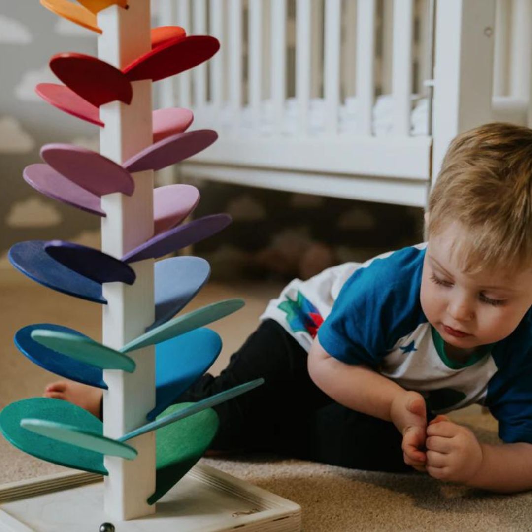 Pädagogischer Regenbogen Klangbaum "Luca"; ideales Geschenk für Babys & Kleinkinder, fördert Spiel & sensorische Entwicklung.