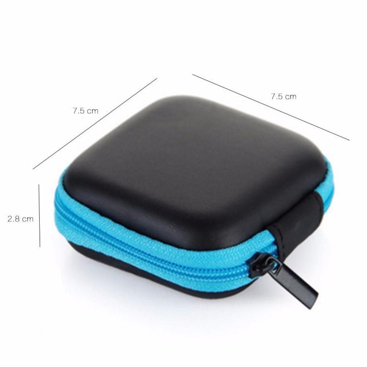 Kompaktes Kabel-Organizer-Etui für Reisen, hält Kopfhörer & Ladekabel ordentlich und geschützt im Gepäck.