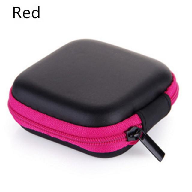 Robustes Reiseetui zur Aufbewahrung von Kopfhörern, USB-Kabeln und kleinen Elektronik-Accessoires.