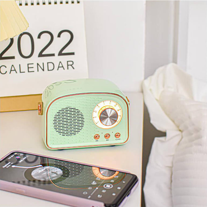 Kabelloser Retro Bluetooth Lautsprecher mit klarem Sound, authentisches Vintage-Hörerlebnis für unterwegs.