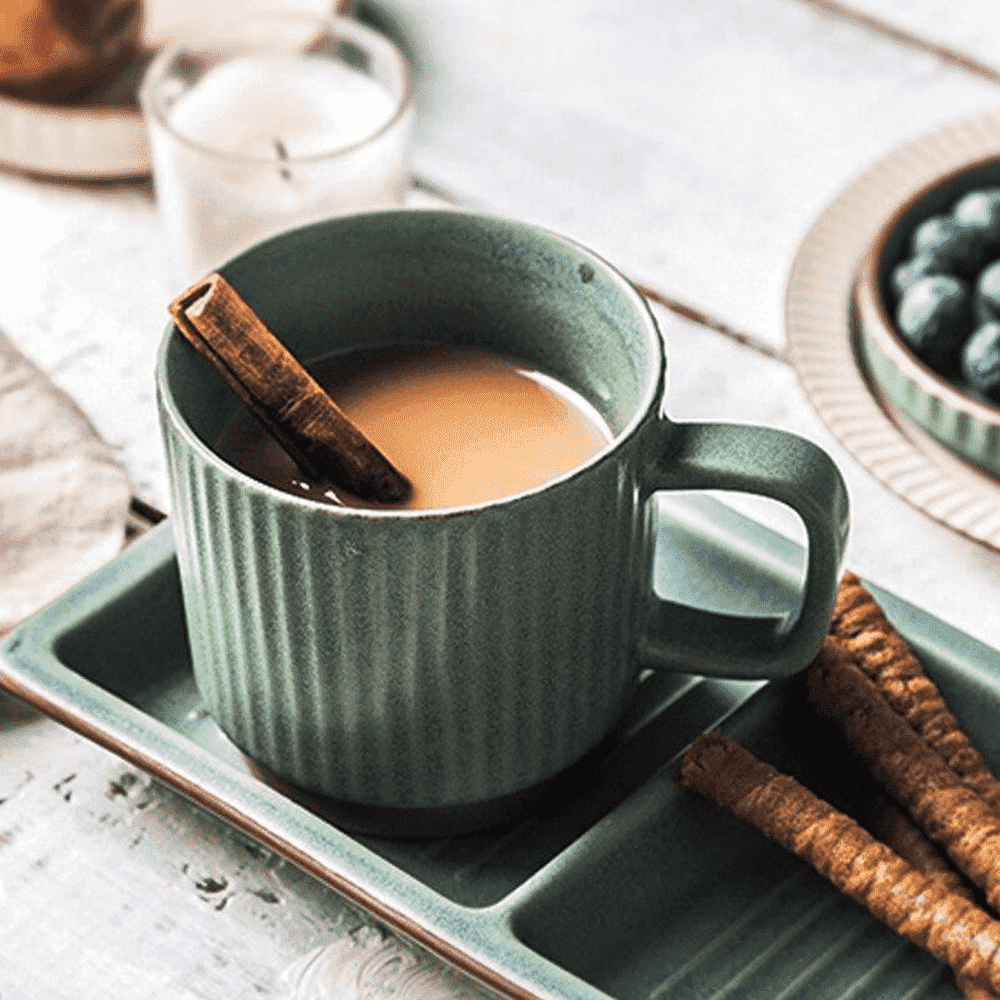 Stilvoller Retro Kaffeebecher aus Keramik, perfekt für Ihren täglichen Kaffeemoment.