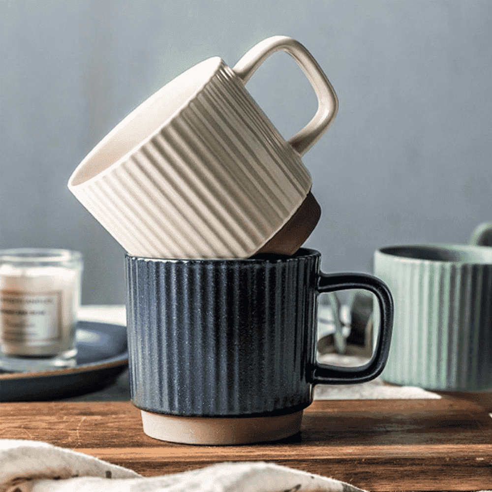 Retro Tasse aus Keramik in verschiedenen Farben: Beige, Blau und Grün, für Ihr Zuhause.