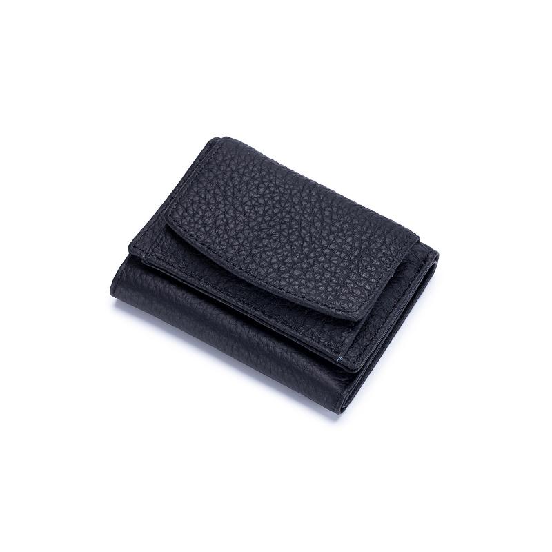 Praktischer RFID-Kartenhalter aus Leder, kompakt und sicher für Bargeld und Karten.