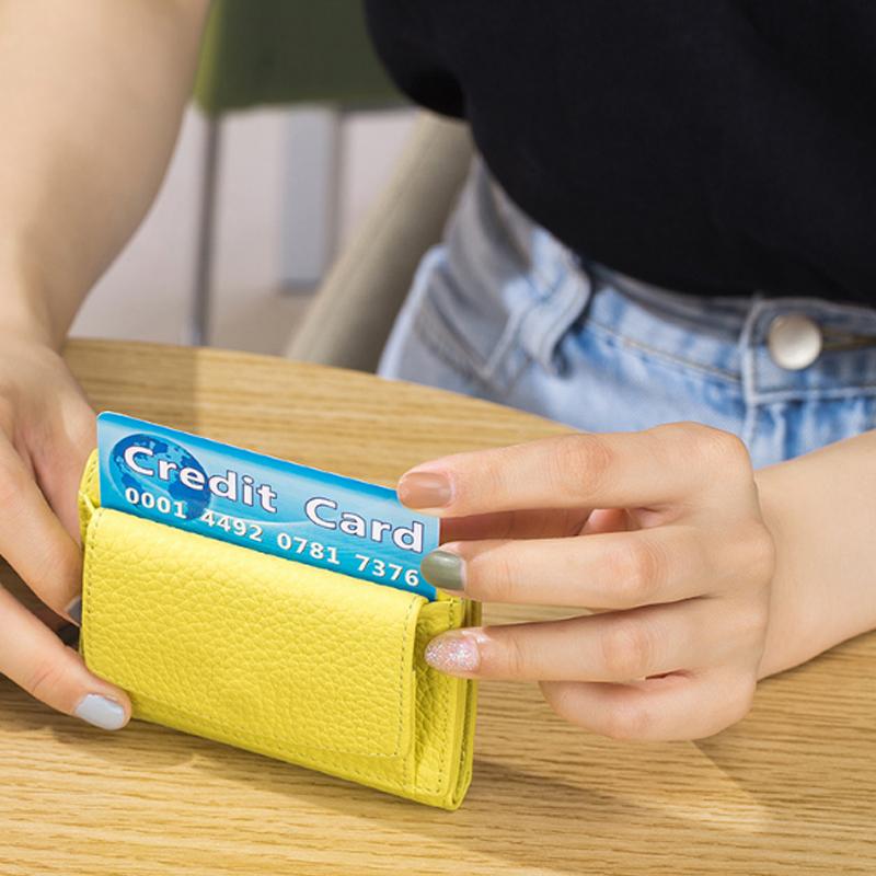 Kompakte RFID-Geldbörse aus PU-Leder, sicherer Schutz für Ihre Kreditkarten und Daten.