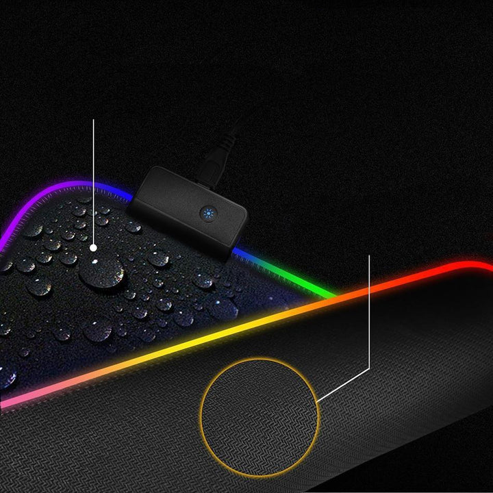 Gaming Mauspad RGB, beleuchtet, präzise & rutschfest. Schwarz für E-Sport und Büro.