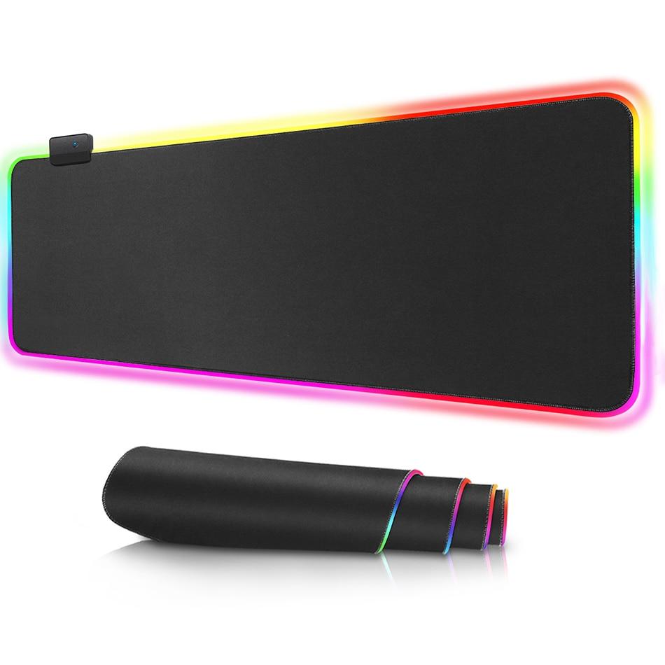 Hochwertiges schwarzes RGB Mauspad, beleuchtet, rutschfest & wasserfest. Perfekt für Gaming.