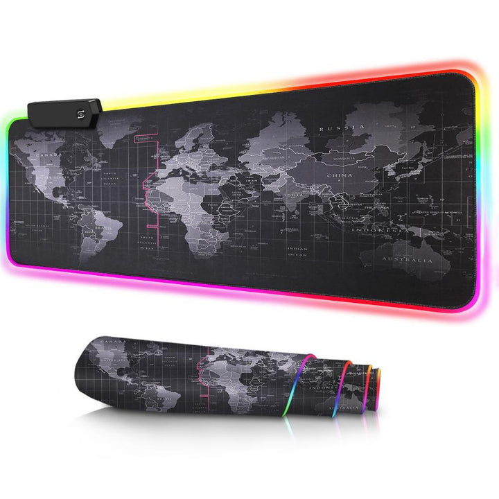 Großes RGB Mauspad für Gamer & Büro. Beleuchtet, schwarz, wasserfest und präzise für jede Maus.