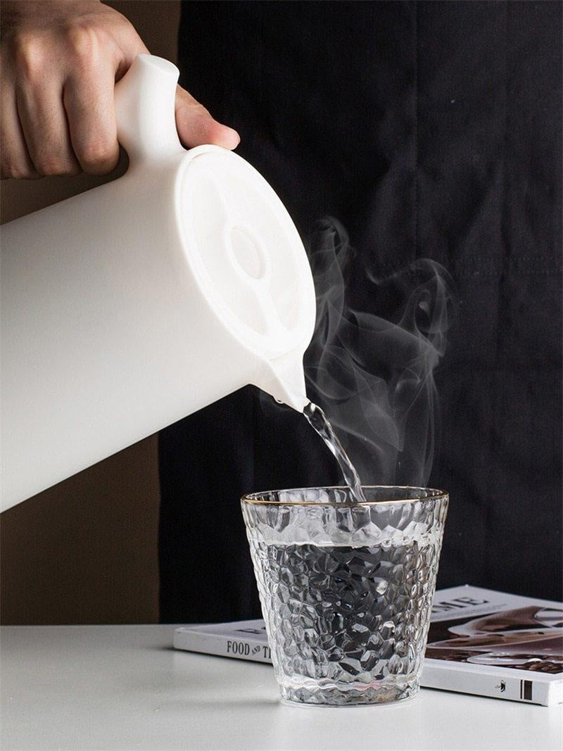 Praktische 1 Liter Warmhalteflasche aus Edelstahl, ideal für Schule, Arbeit & Reisen.