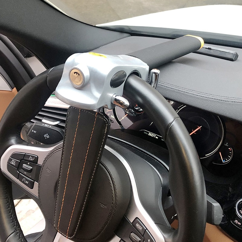 Robuste Auto Lenkradsperre aus Metall als effektiver Diebstahlschutz für erhöhte Fahrzeugsicherheit.