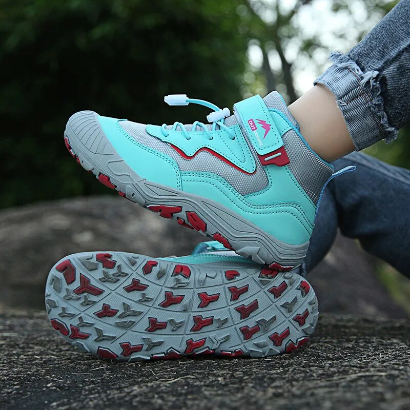 Trendige Freizeitschuhe für Kinder, robust und bequem. Ideal für Outdoor, Spielplatz und alltägliche Abenteuer.