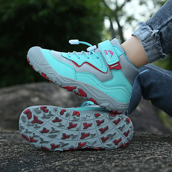 Trendige Freizeitschuhe für Kinder, robust und bequem. Ideal für Outdoor, Spielplatz und alltägliche Abenteuer.
