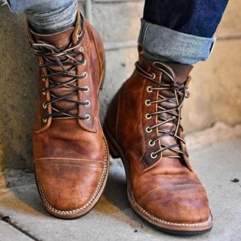 Elegante Herren Schnür-Knöchelstiefel Declan in Braun, vielseitige Alltagsschuhe für Stadt und Freizeit.