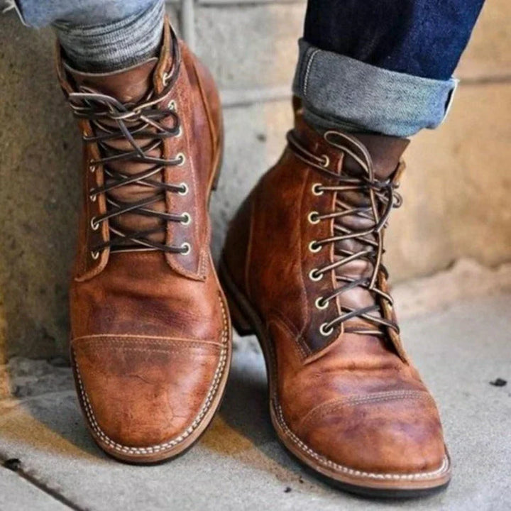 Elegante Herren Schnür-Knöchelstiefel Declan in Braun, vielseitige Alltagsschuhe für Stadt und Freizeit.