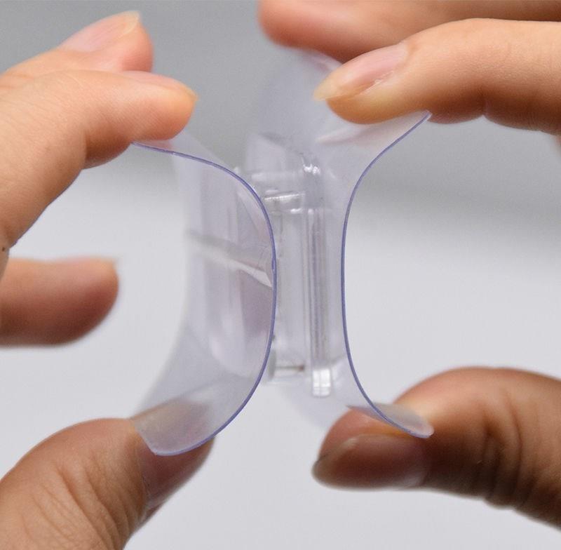 Transparente, doppelseitige Klebehaken zum sicheren Aufhängen ohne Bohren, ideal für Wände.