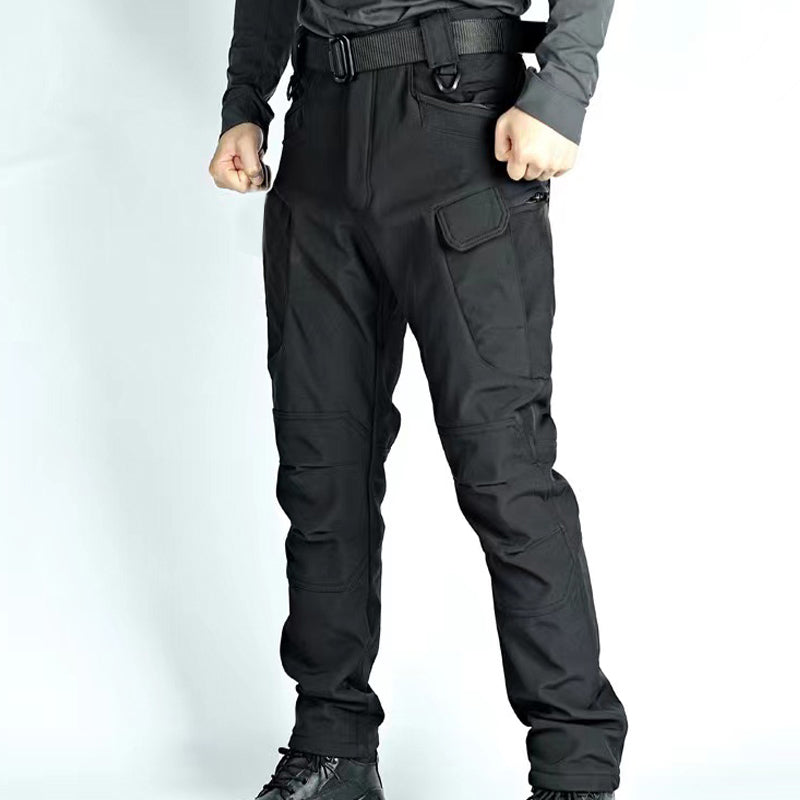 Wasserdichte Herren Wanderhose, perfekt für nasse Tage und kühle Temperaturen im Freien, hält trocken und warm.