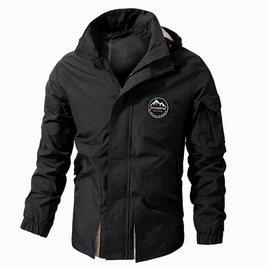 Warme Herren Kapuzenjacke für den Winter, perfekt für Outdoor-Aktivitäten. Robuste Winterjacke für Männer.