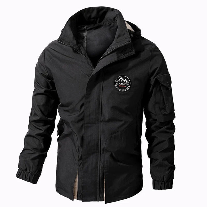 Warme Herren Kapuzenjacke für den Winter, perfekt für Outdoor-Aktivitäten. Robuste Winterjacke für Männer.