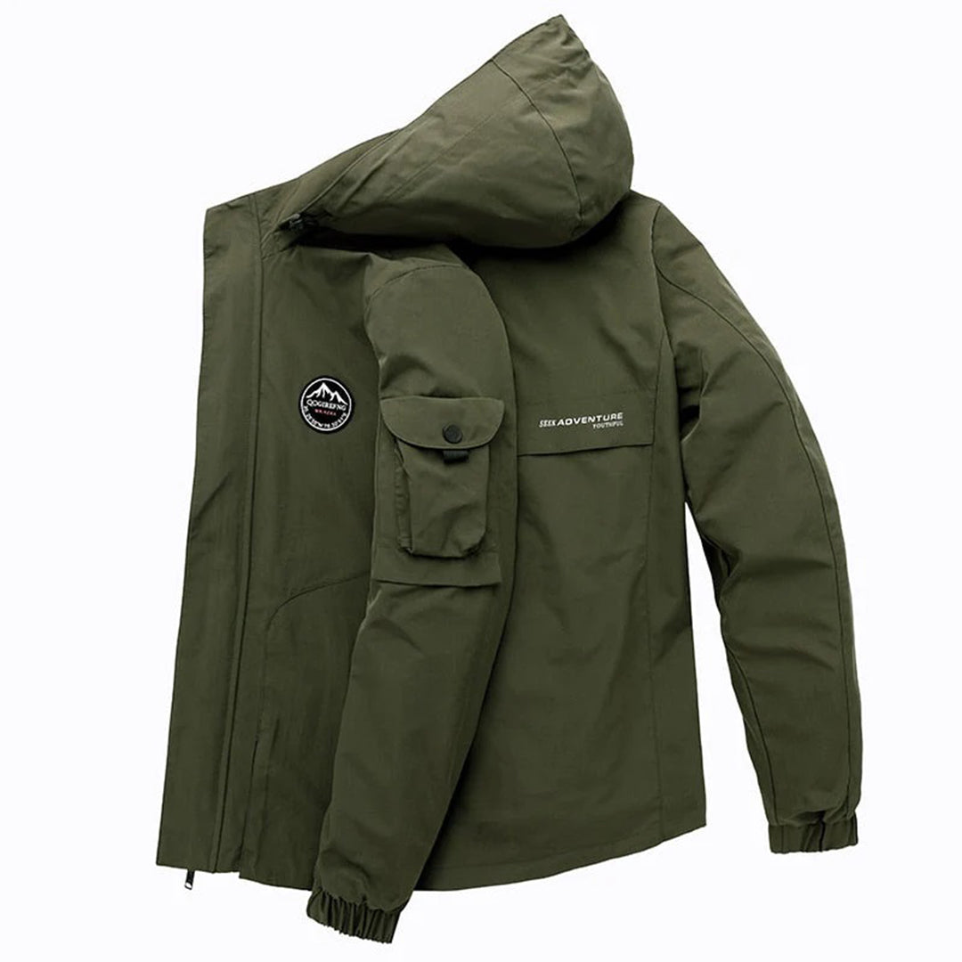 Markante Herren Winterjacke Riley mit warmer Kapuze, perfekt für den Winter. Stilvolle Freizeitjacke für Ihn.