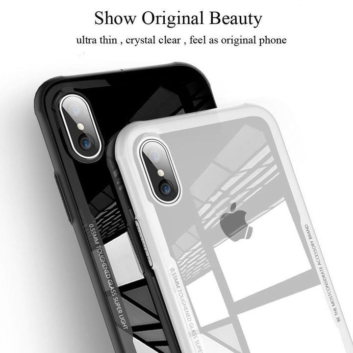 Langlebige iPhone-Hülle mit gehärtetem Glas und Silikon, in transparent. Bietet stoßfesten und kratzfesten Schutz.