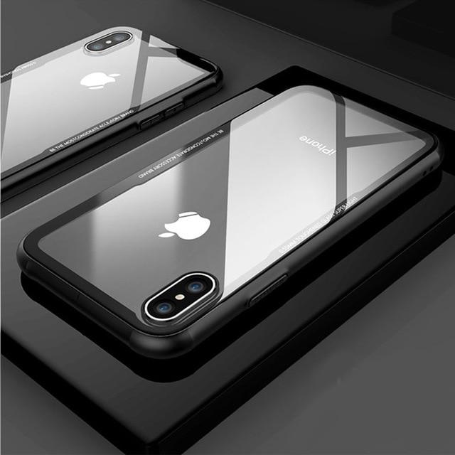 Moderne iPhone-Schutzhülle aus gehärtetem Glas und Silikon. Transparentes Design mit stoßfestem und kratzfestem Schutz.