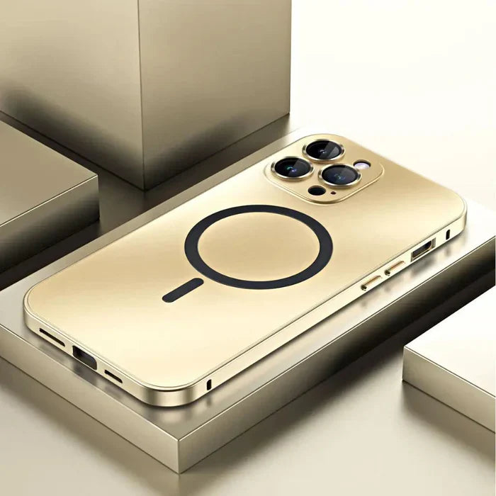 Schwarze MagSafe Metall Handyhülle, speziell für iPhone 15 entwickelt. Optimaler Schutz.