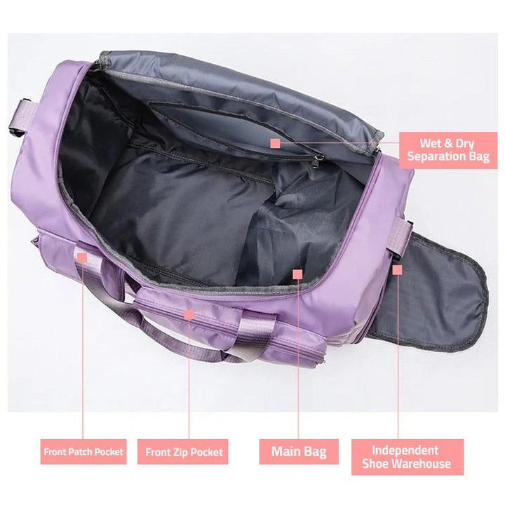 Geräumige Reisetasche mit wasserabweisendem Schuhfach. Schützt Kleidung vor Schmutz.