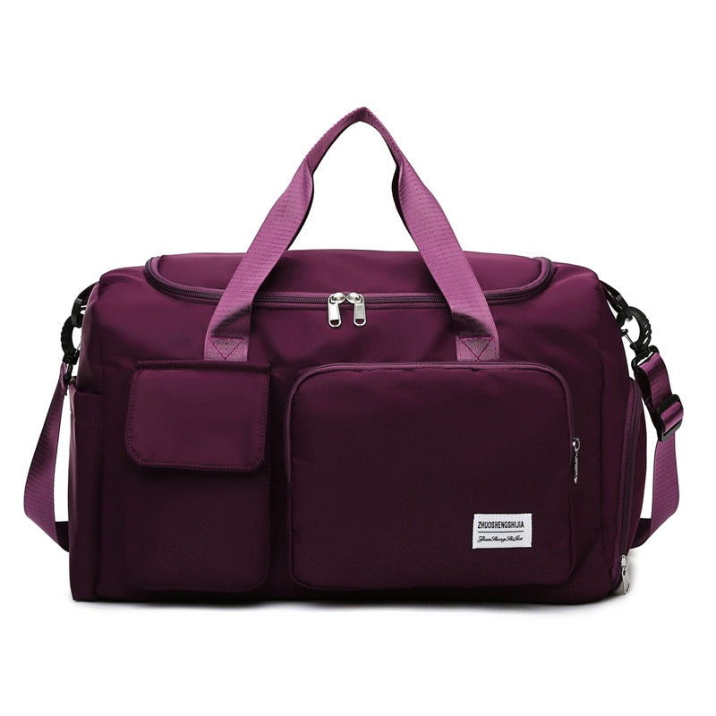 All-in-One Sport- & Reisetasche mit Schuhfach für optimale Organisation von Kleidung & Schuhen.