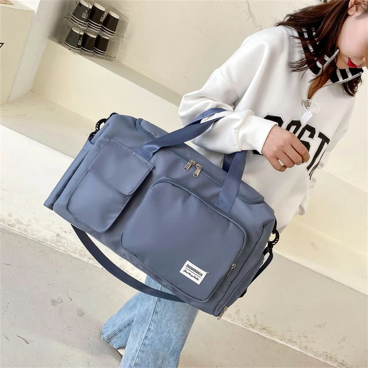 Stilvolle Wochenendtasche unisex mit integriertem Schuhfach für Kurztrips. Praktisch & modern.