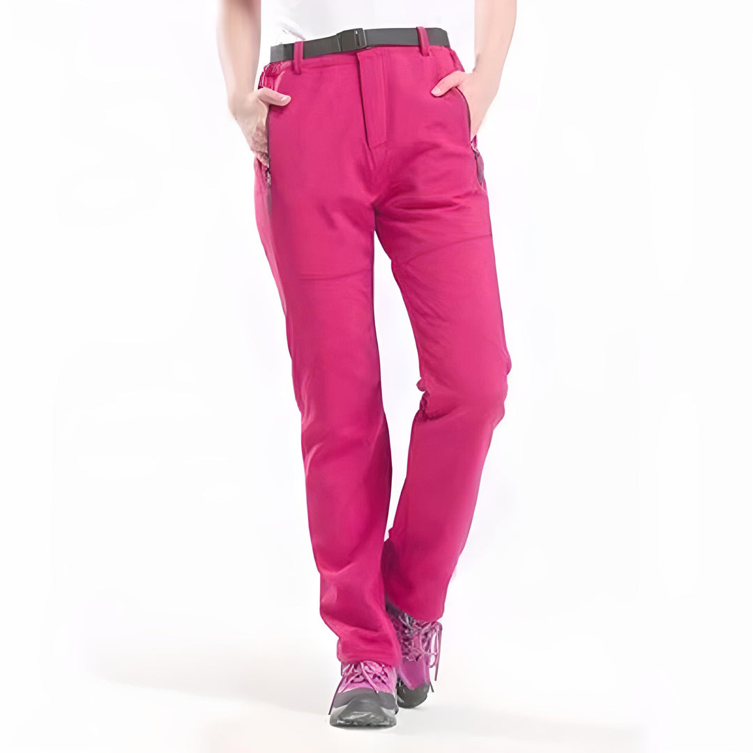Bequeme Damen Wanderhose, ergonomisch geschnitten für maximale Bewegungsfreiheit beim Wandern & Klettern.