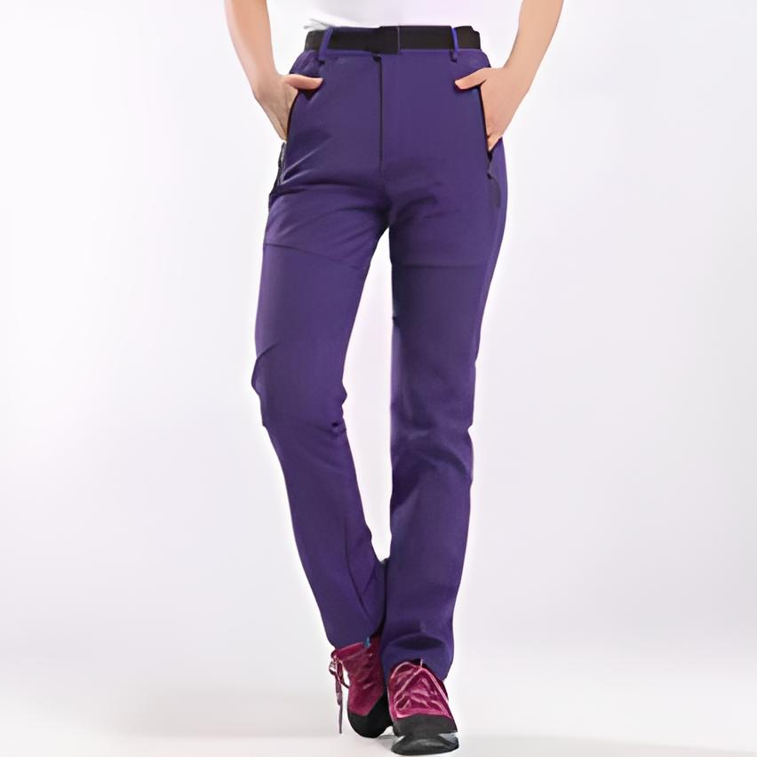Strapazierfähige Outdoor-Damenhose, robust & wasserdicht, ideal für anspruchsvolle Wanderungen und Reisen.
