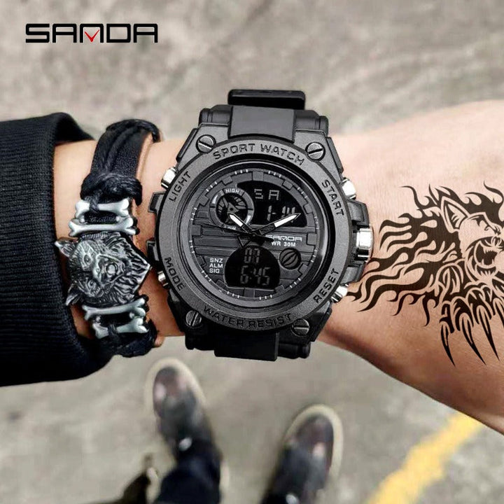Multifunktionale Herren Digitaluhr mit LED-Display & bequemen Silikonarmband. Ideal für Sportler.