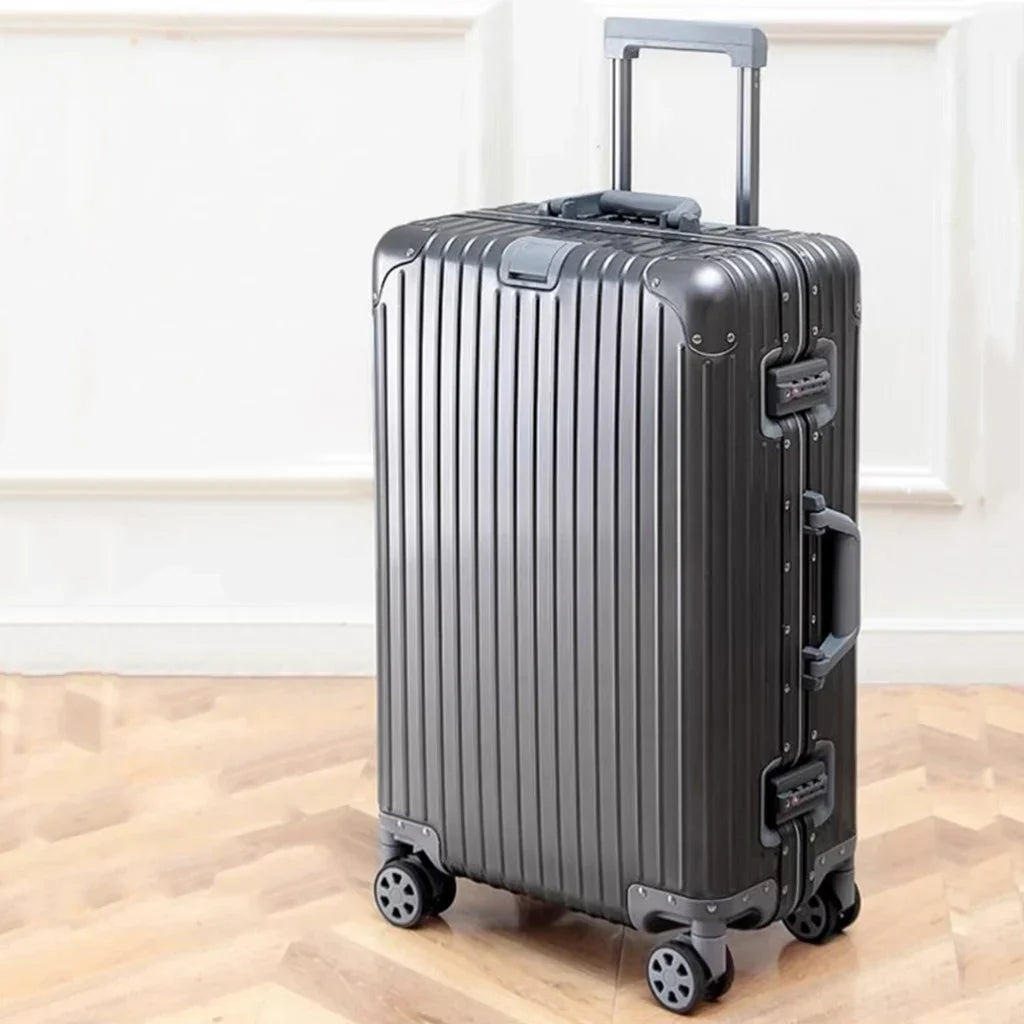 Robuster Aluminium-Magnesium Hartschalenkoffer Tirana. Stilvoll, langlebig, ideal für jede Reise.
