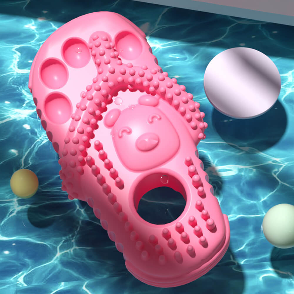 Zahnreinigendes Hundespielzeug im Hausschuh-Design, robust, wasserdicht und bissfest.