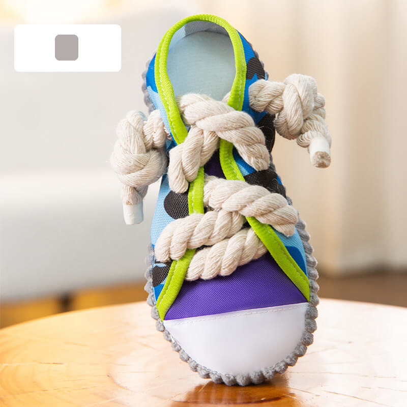 Quietschendes Hundespielzeug im coolen Schuh-Design, ideal für interaktives Spiel & lange Beschäftigung.