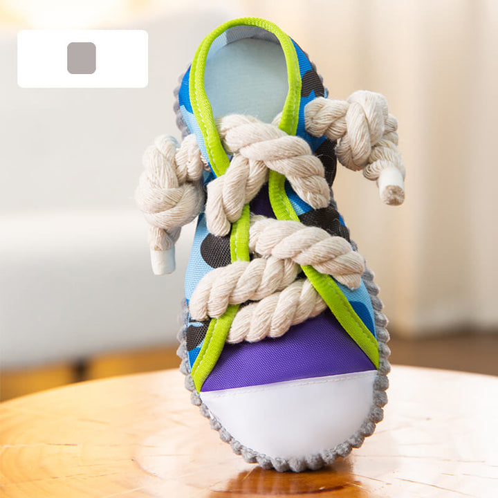 Quietschendes Hundespielzeug im coolen Schuh-Design, ideal für interaktives Spiel & lange Beschäftigung.