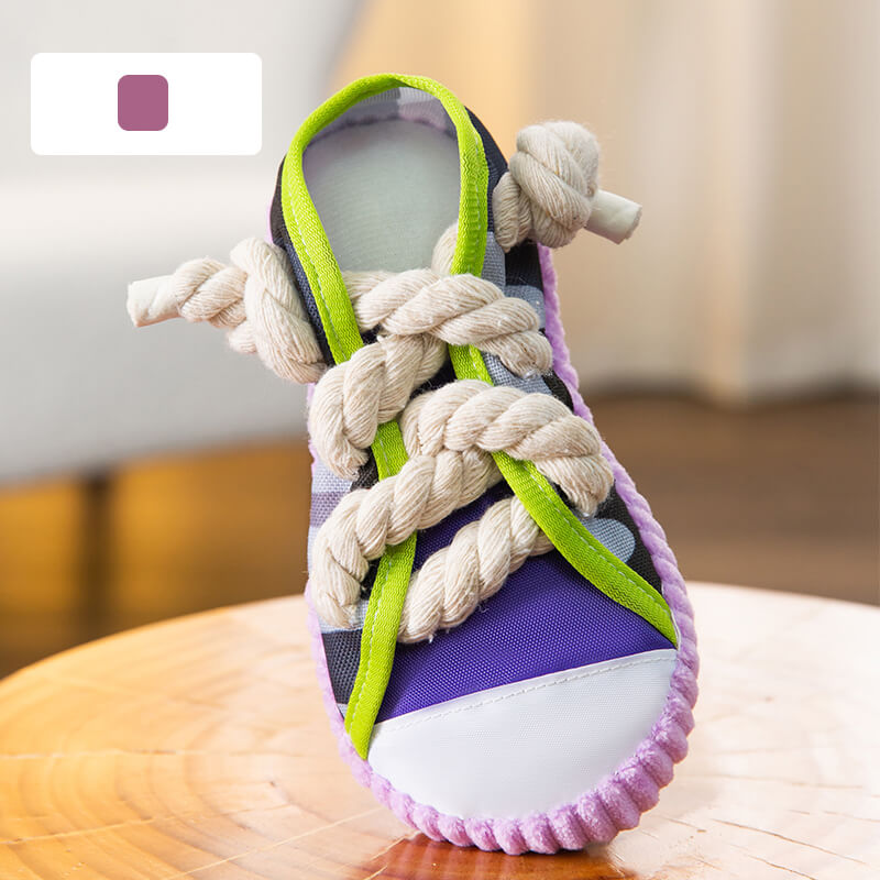 Langlebiges Hunde Beißspielzeug in attraktiver Schuhform, unverzichtbar für Spiel & Beschäftigung.